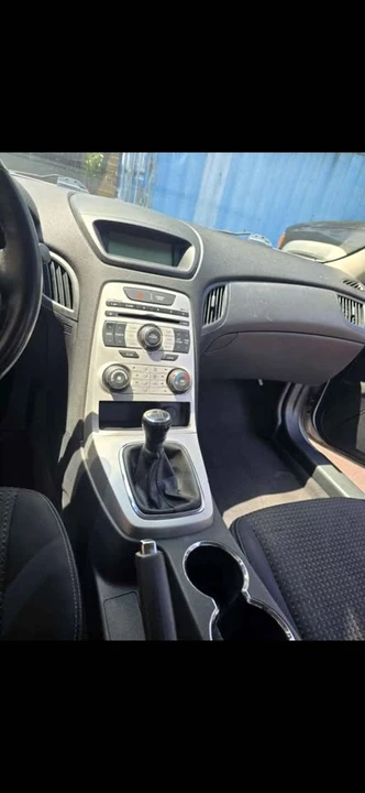 2010 Hyundai Genesis Coupe - Image 6 of 11