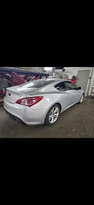 2010 Hyundai Genesis Coupe - Image 5 of 11
