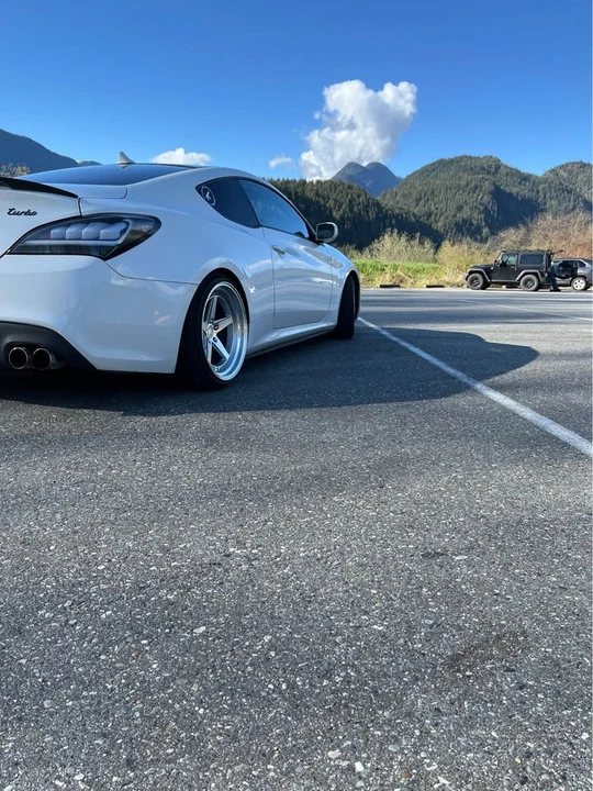 2010 Hyundai Genesis Coupe - Image 2 of 9