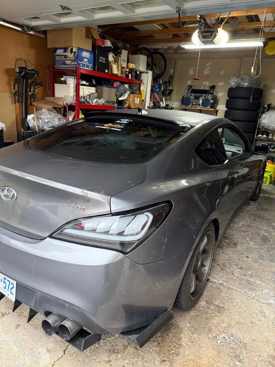 2010 Hyundai Genesis Coupe - Image 7 of 10