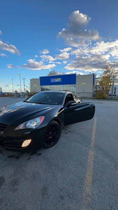2010 Hyundai Genesis Coupe - Image 2 of 6