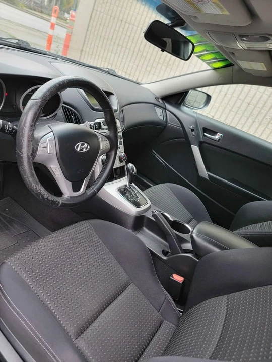 2010 Hyundai Genesis Coupe - Image 13 of 14