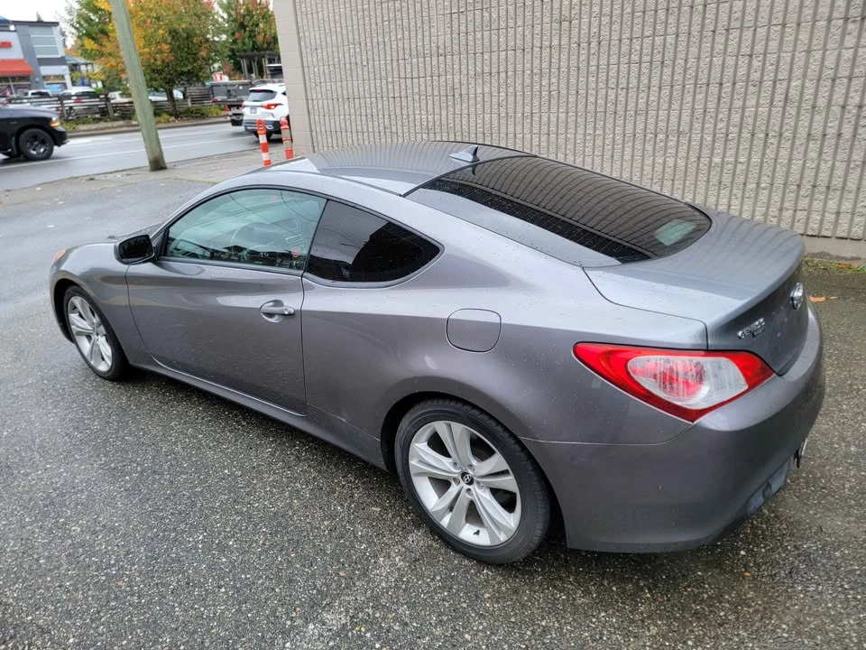 2010 Hyundai Genesis Coupe - Image 10 of 14