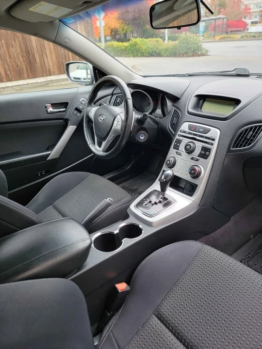 2010 Hyundai Genesis Coupe - Image 12 of 14