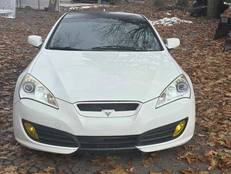 2010 Hyundai Genesis Coupe - Image 5 of 9