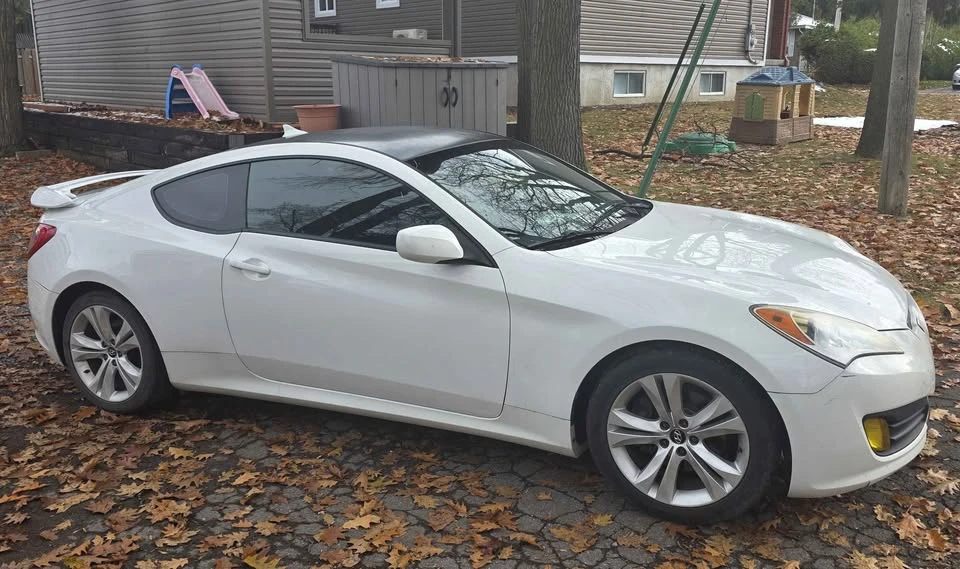 2010 Hyundai Genesis Coupe - Image 2 of 9