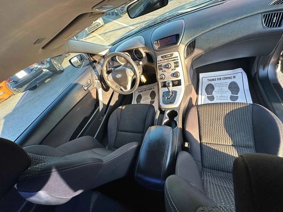 2010 Hyundai Genesis Coupe - Image 10 of 13