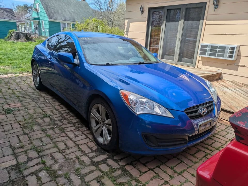 2010 Hyundai Genesis Coupe - Image 2 of 8