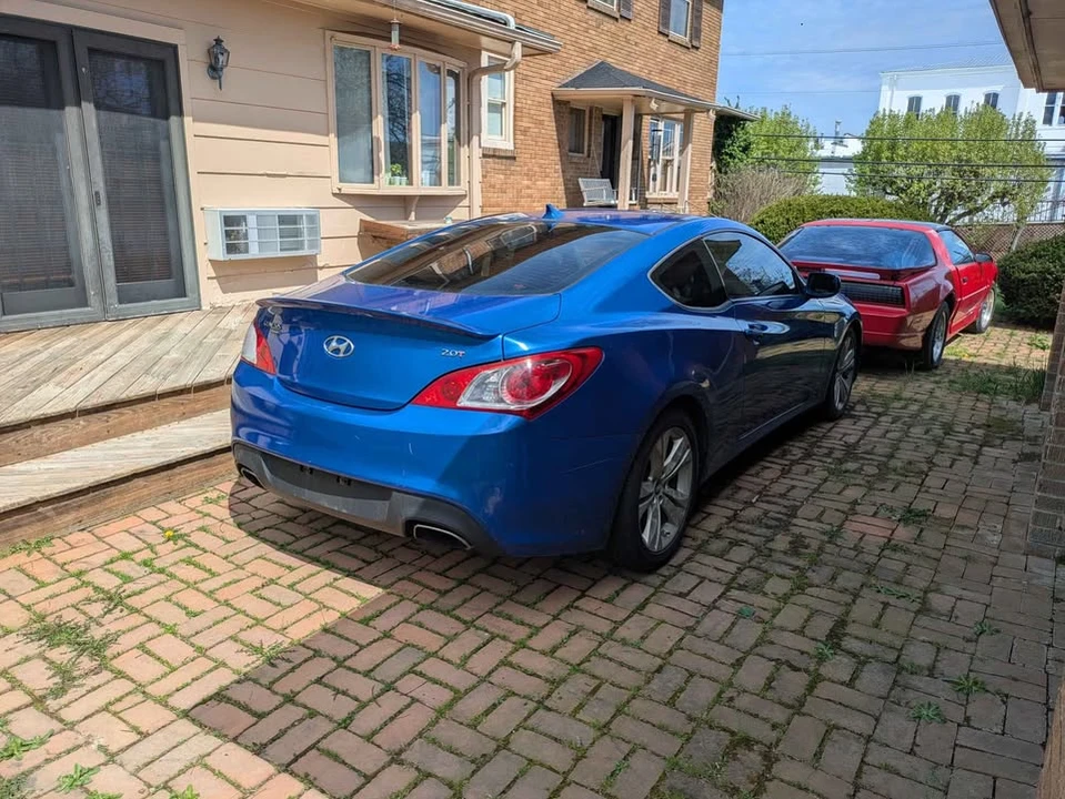 2010 Hyundai Genesis Coupe - Image 3 of 8