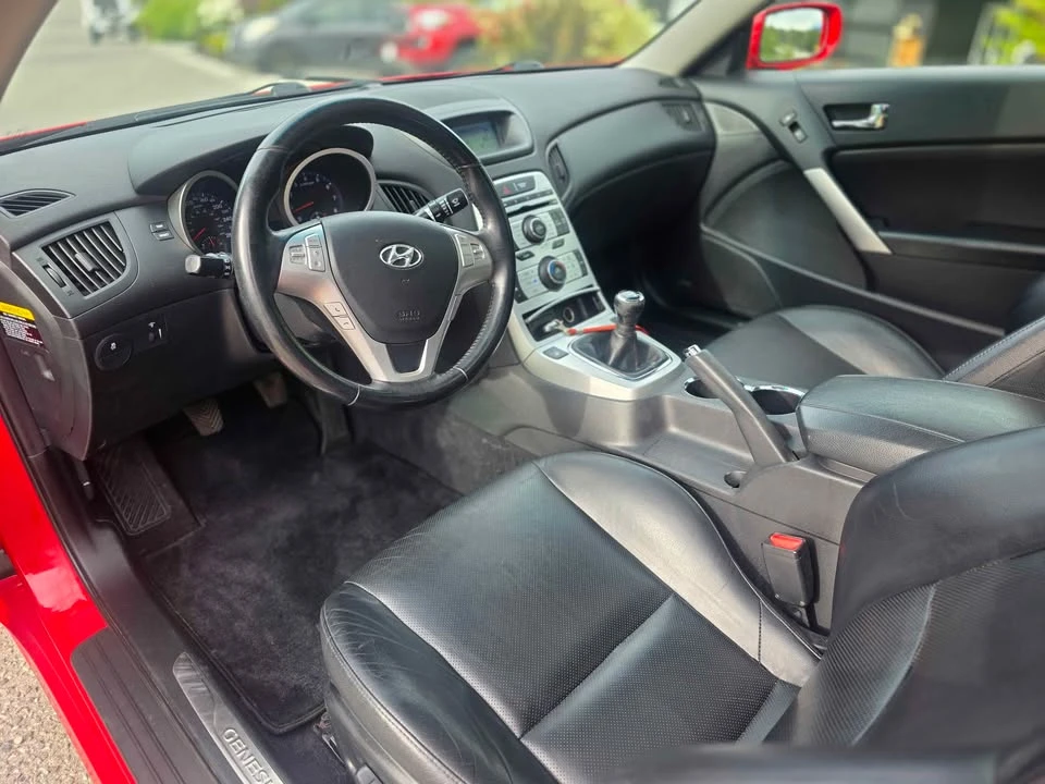 2010 Hyundai Genesis Coupe - Image 9 of 10