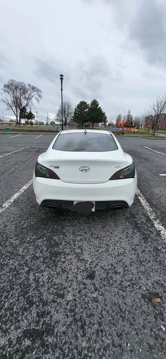 2010 Hyundai Genesis Coupe - Image 8 of 14