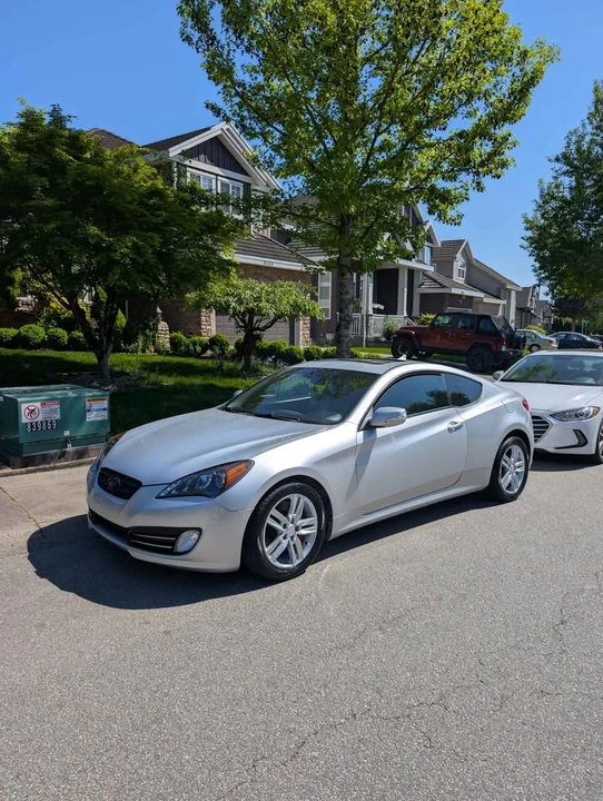 2010 Hyundai Genesis Coupe - Image 7 of 10