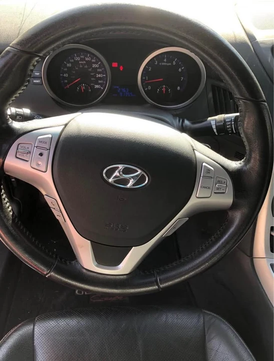 2010 Hyundai Genesis Coupe - Image 8 of 12