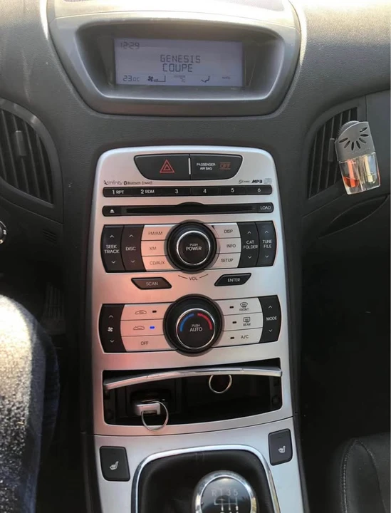 2010 Hyundai Genesis Coupe - Image 7 of 12