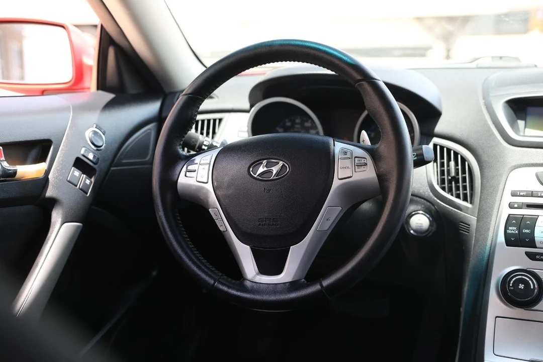 2010 Hyundai Genesis Coupe - Image 28 of 31