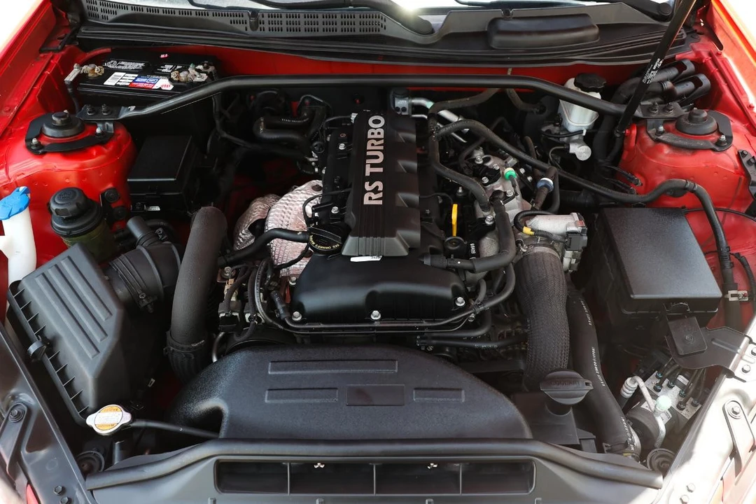 2010 Hyundai Genesis Coupe - Image 18 of 31