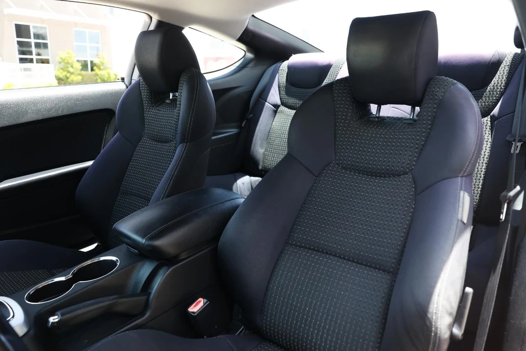 2010 Hyundai Genesis Coupe - Image 4 of 31