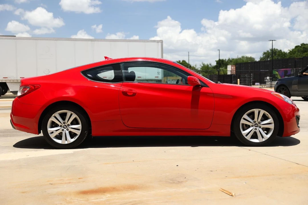 2010 Hyundai Genesis Coupe - Image 13 of 31