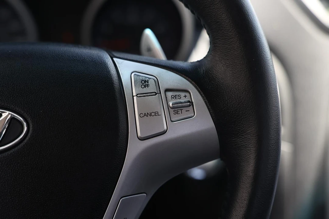 2010 Hyundai Genesis Coupe - Image 27 of 31