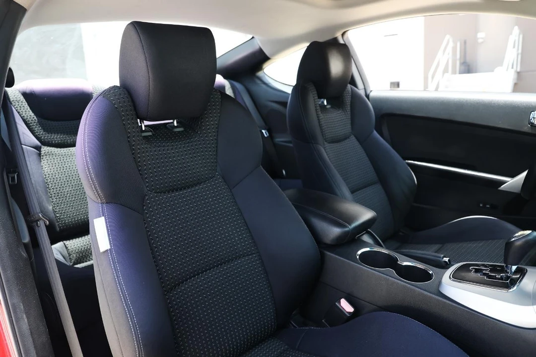 2010 Hyundai Genesis Coupe - Image 14 of 31