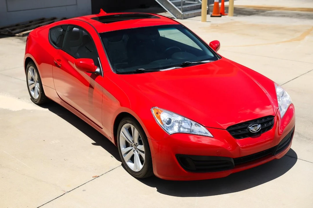 2010 Hyundai Genesis Coupe - Image 15 of 31