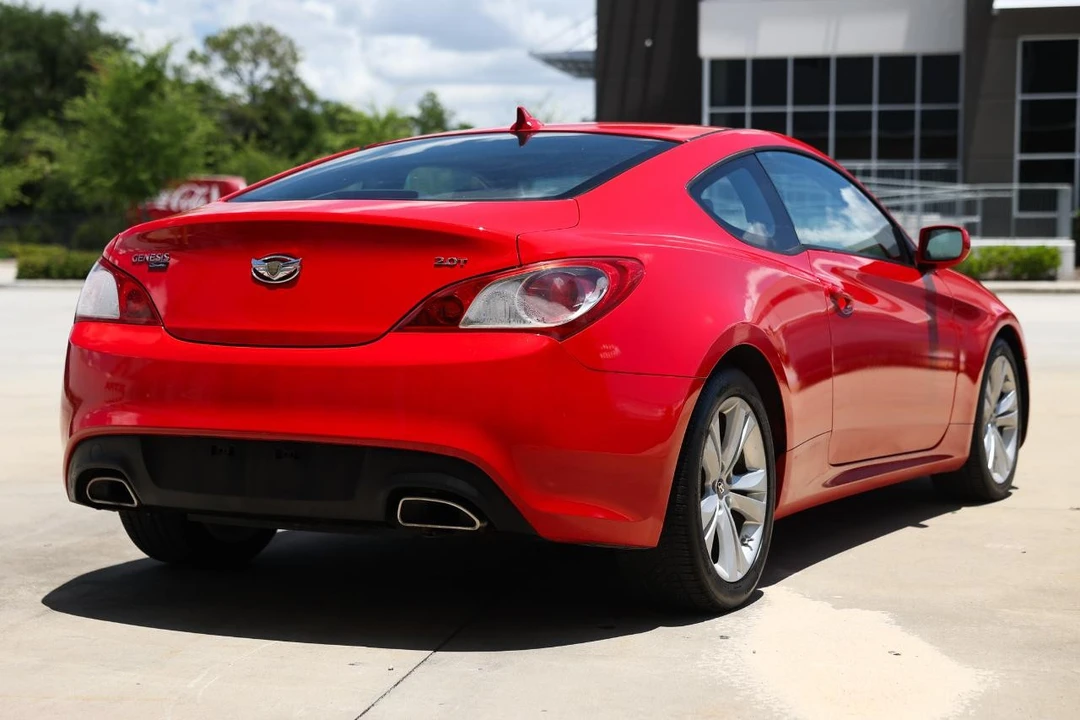 2010 Hyundai Genesis Coupe - Image 11 of 31