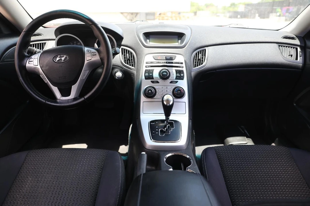 2010 Hyundai Genesis Coupe - Image 21 of 31