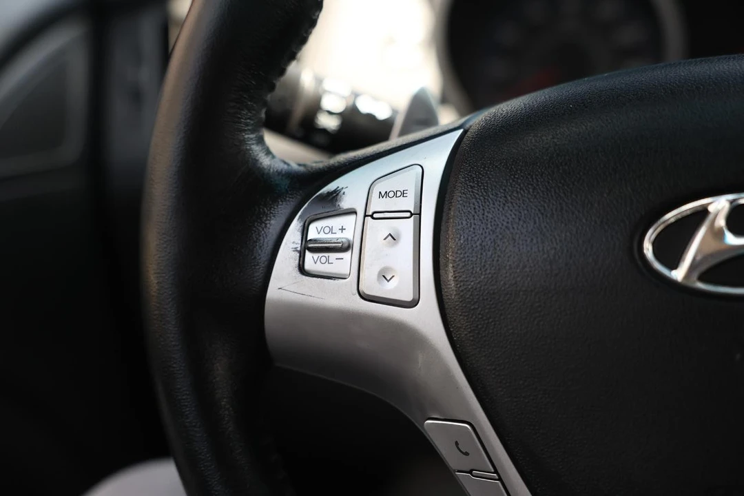 2010 Hyundai Genesis Coupe - Image 26 of 31