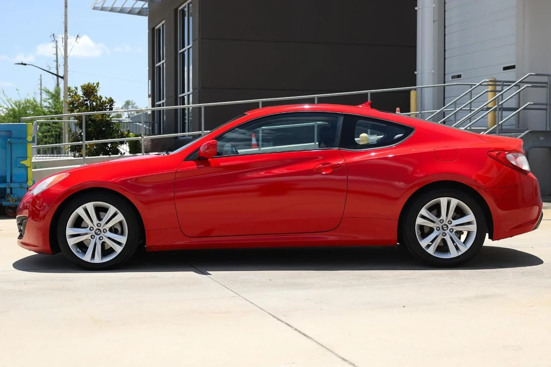 2010 Hyundai Genesis Coupe - Image 3 of 31