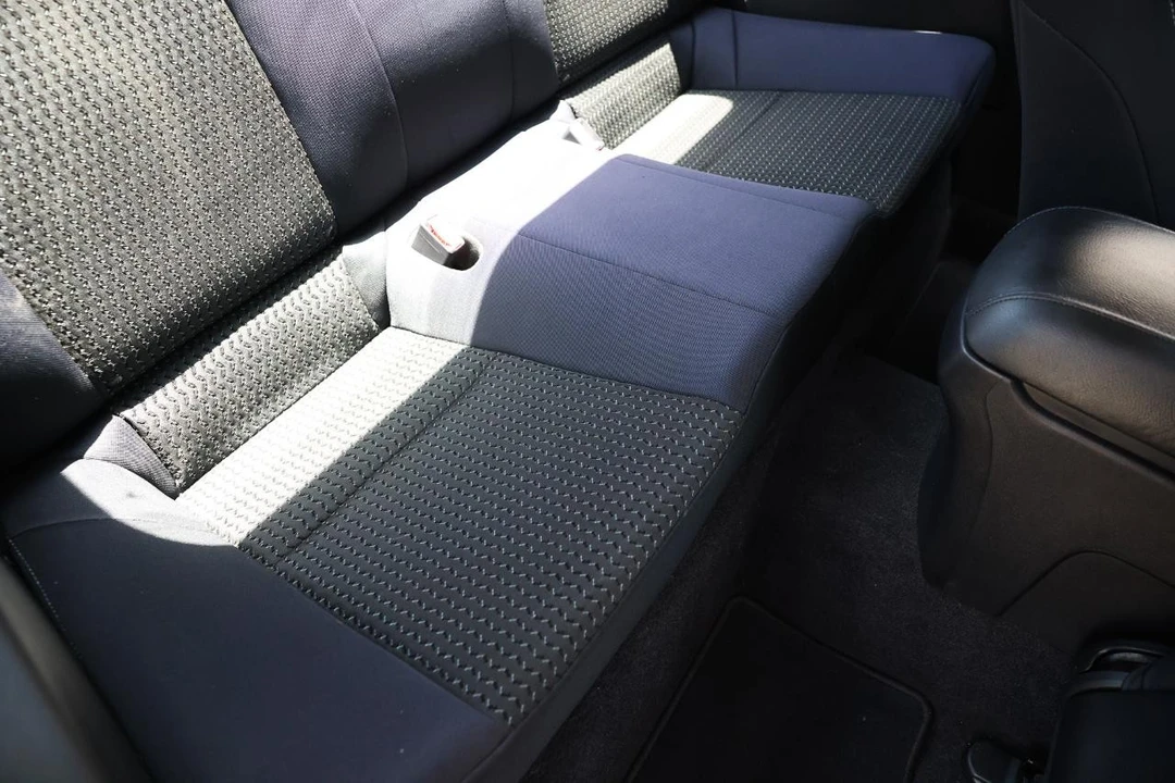 2010 Hyundai Genesis Coupe - Image 10 of 31