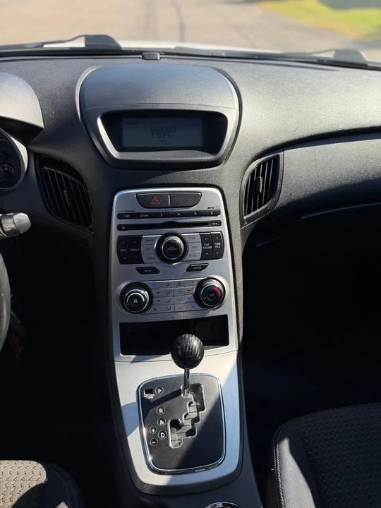 2010 Hyundai Genesis Coupe - Image 19 of 20