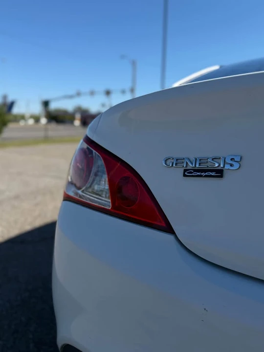 2010 Hyundai Genesis Coupe - Image 11 of 20