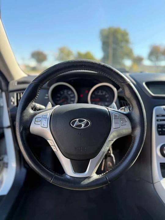 2010 Hyundai Genesis Coupe - Image 12 of 20
