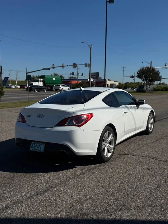 2010 Hyundai Genesis Coupe - Image 6 of 20