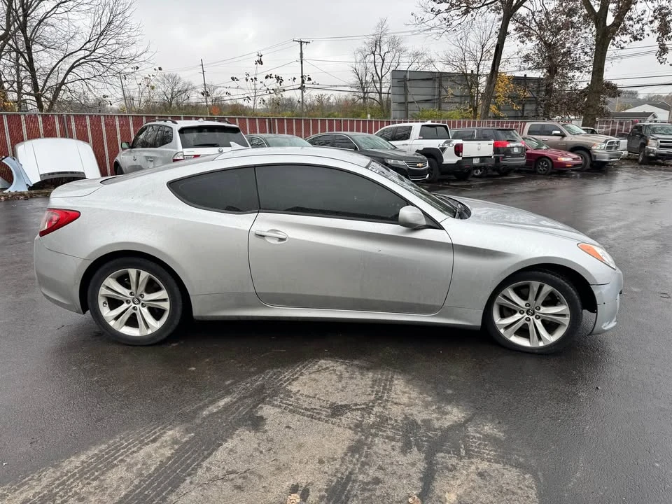 2010 Hyundai Genesis Coupe - Image 3 of 7