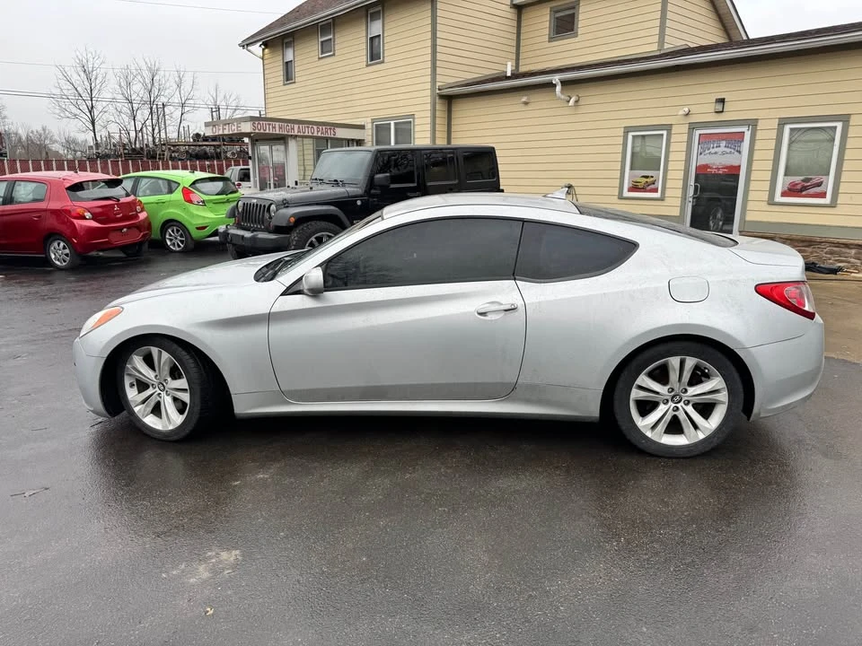 2010 Hyundai Genesis Coupe - Image 4 of 7