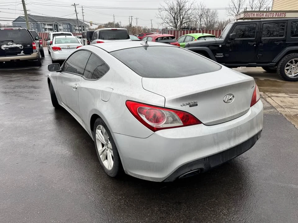 2010 Hyundai Genesis Coupe - Image 6 of 7