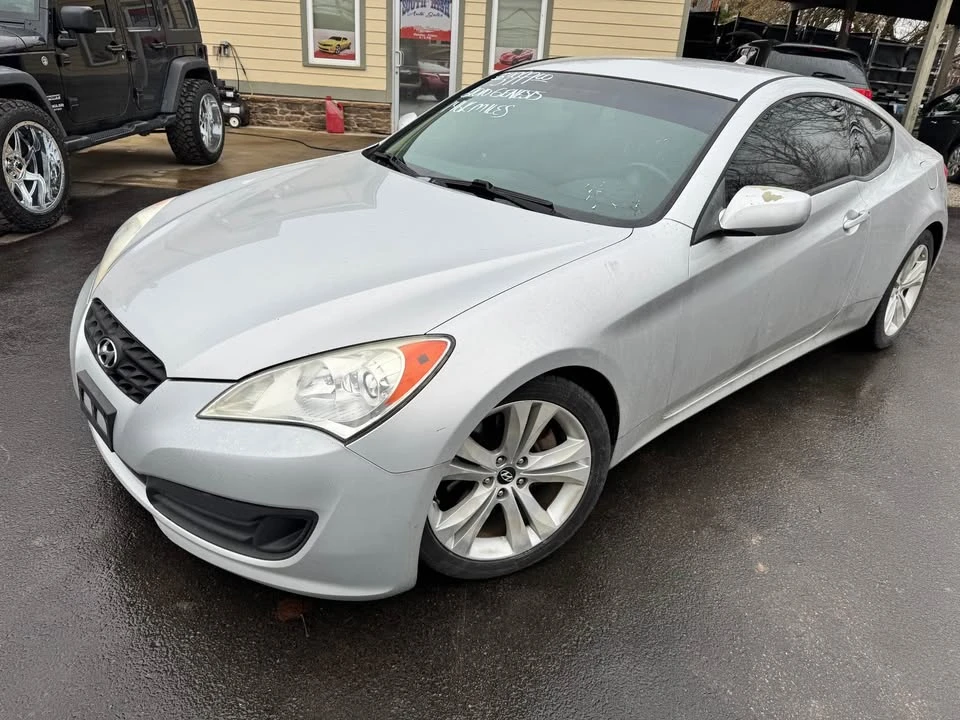 2010 Hyundai Genesis Coupe - Image 2 of 7