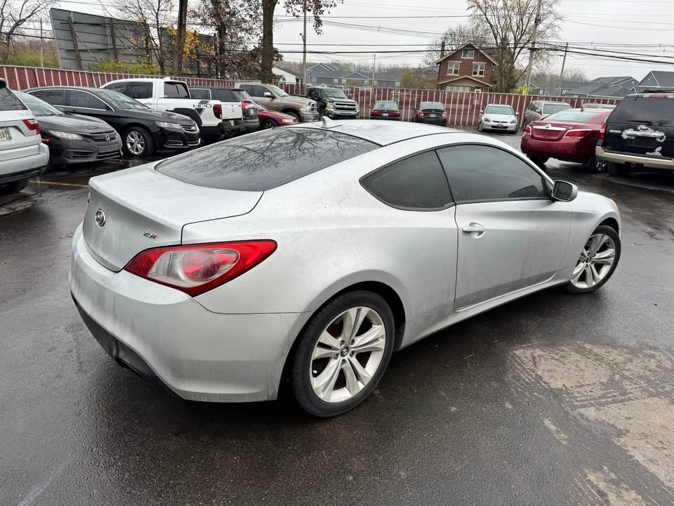 2010 Hyundai Genesis Coupe - Image 5 of 7
