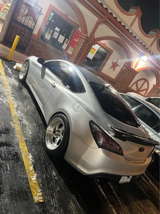 2010 Hyundai Genesis Coupe - Image 2 of 6