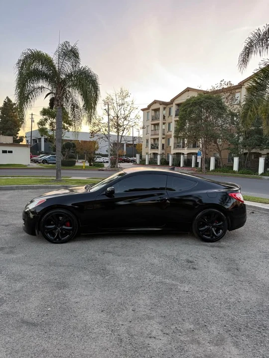 2010 Hyundai Genesis Coupe - Image 3 of 10