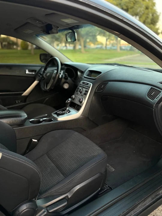 2010 Hyundai Genesis Coupe - Image 7 of 10