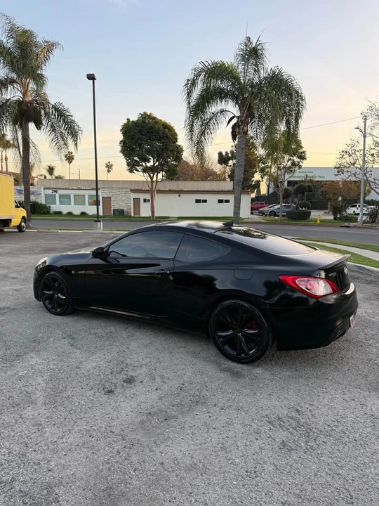 2010 Hyundai Genesis Coupe - Image 4 of 10