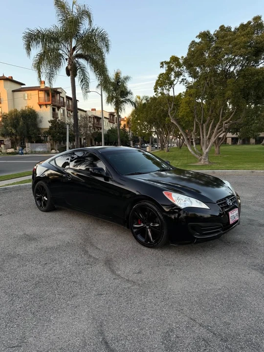 2010 Hyundai Genesis Coupe - Image 2 of 10
