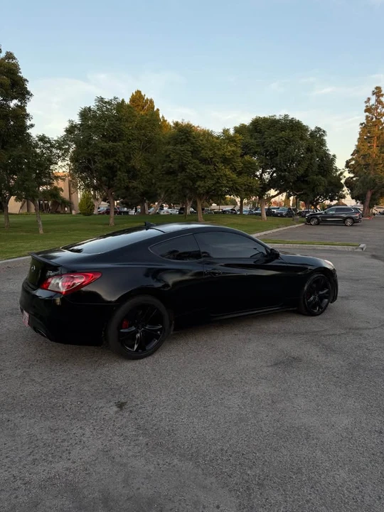 2010 Hyundai Genesis Coupe - Image 5 of 10