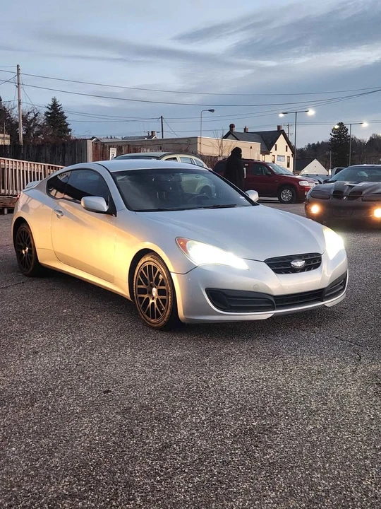 2010 Hyundai Genesis Coupe - Image 2 of 10