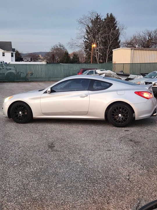 2010 Hyundai Genesis Coupe - Image 7 of 10