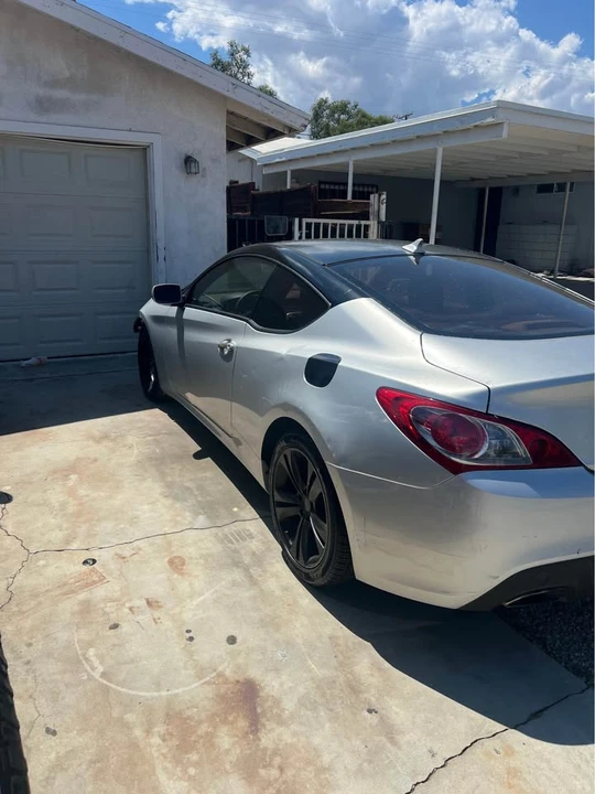 2010 Hyundai Genesis Coupe - Image 4 of 4