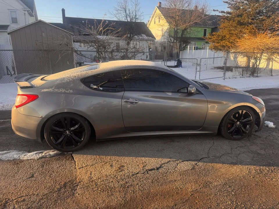 2010 Hyundai Genesis Coupe - Image 4 of 10