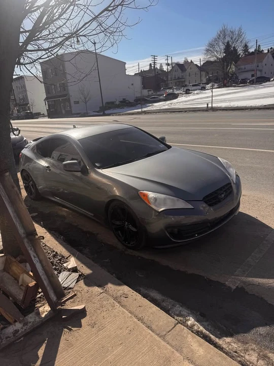 2010 Hyundai Genesis Coupe - Image 2 of 10